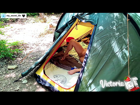 ❤️ Gefilmd op camera Gepassioneerd aftrekken Vreemdeling in een tent ❤❌ Anal porno at us ❌❤