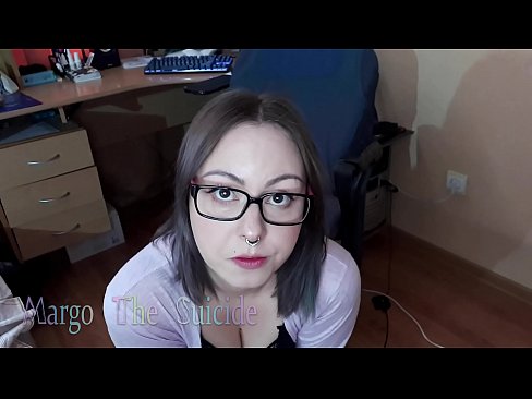 ❤️ Sexy meisje met bril zuigt Dildo diep op camera ❤❌ Anal porno at us ❌❤